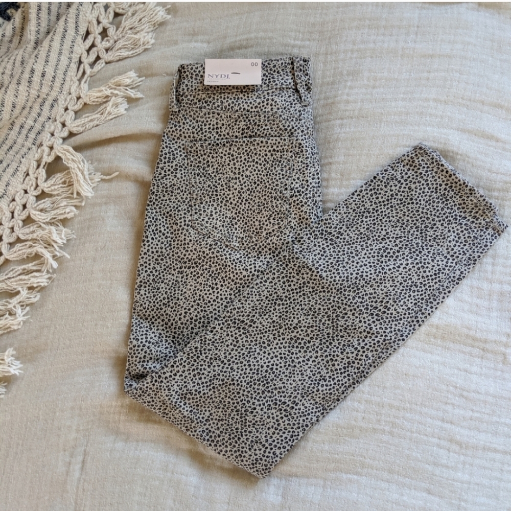 NWT NYDJ animal print jeans cropped